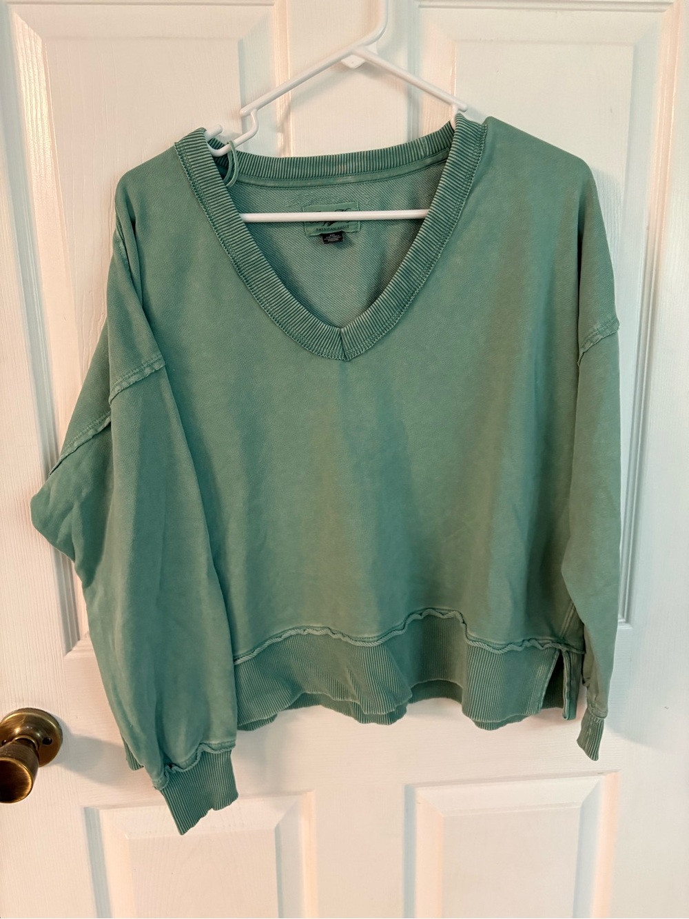 new american eagle Relaxed V-Neck Pullover Sweatshirt - Sage Green